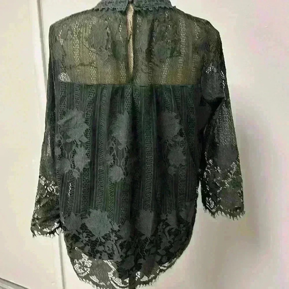 Lace women’s top new with tags - Picture 2 of 2